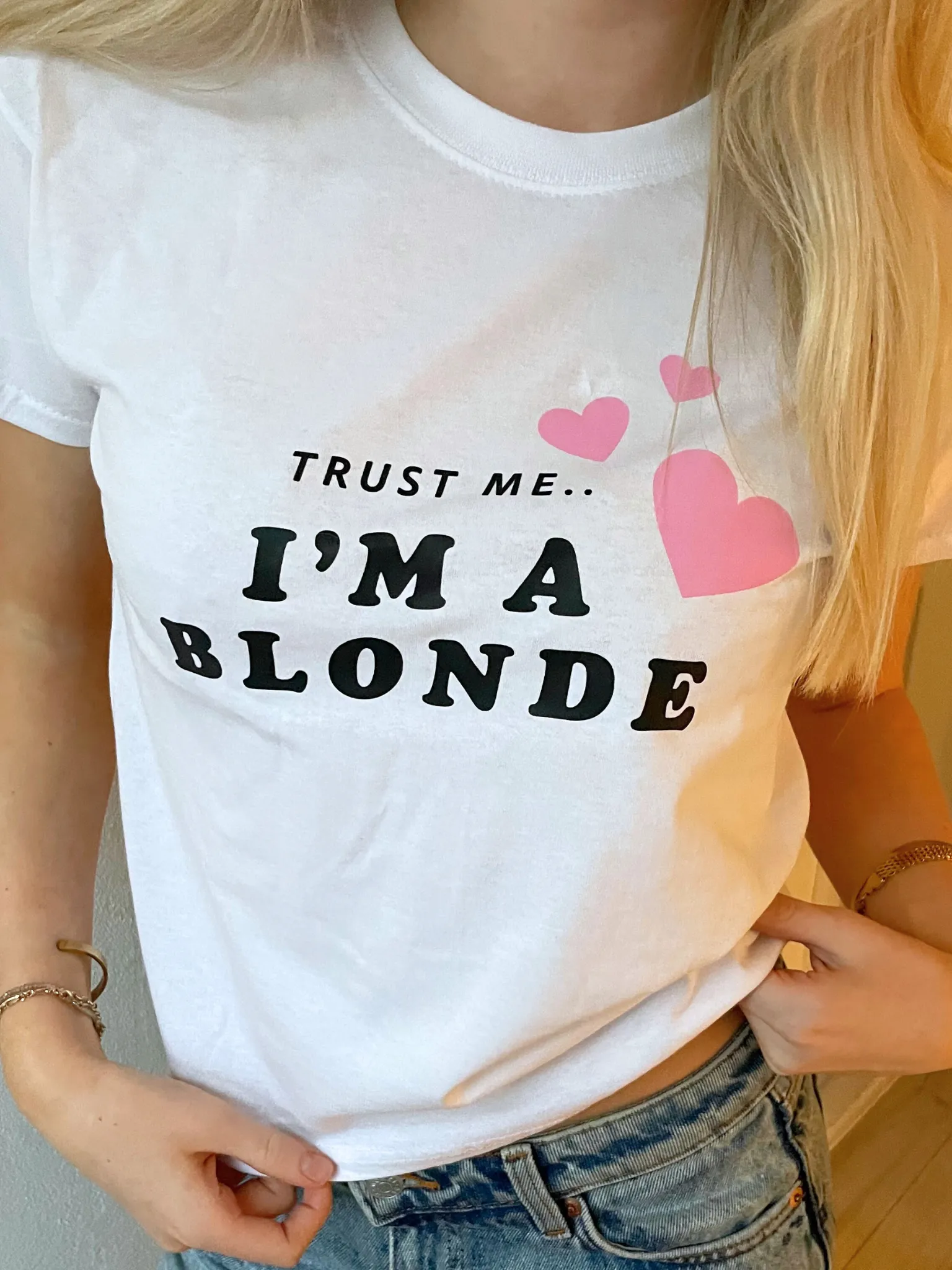 LITA PÅ MIG - BLOND, BABY TEE - VIT