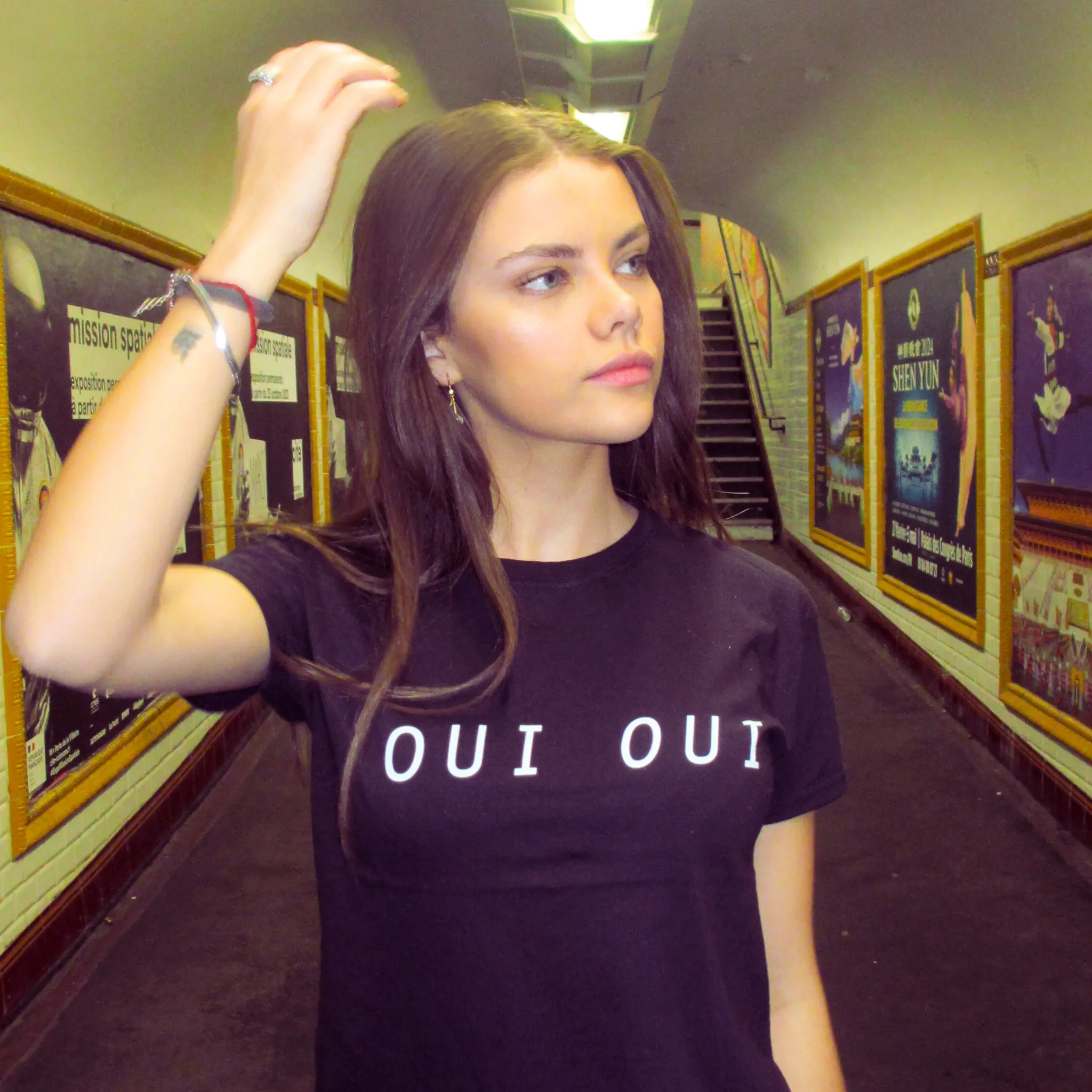 OUI OUI, BABY TEE - SVART