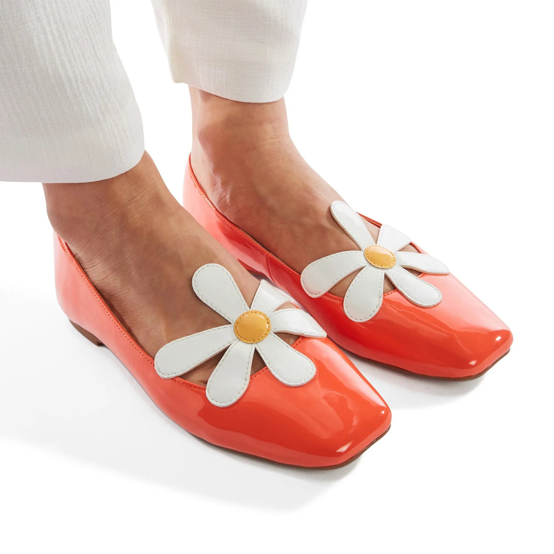 The Evie Daisy Flat